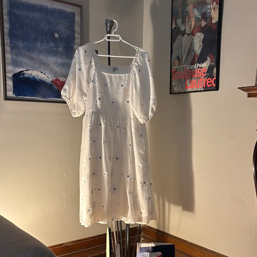 Pilgrim White and Blue floral embroidered puff sleeve party dress 👗 POCKETS!